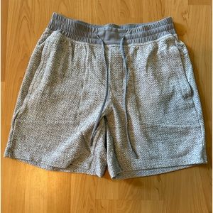 Lululemon At Ease shorts 7”